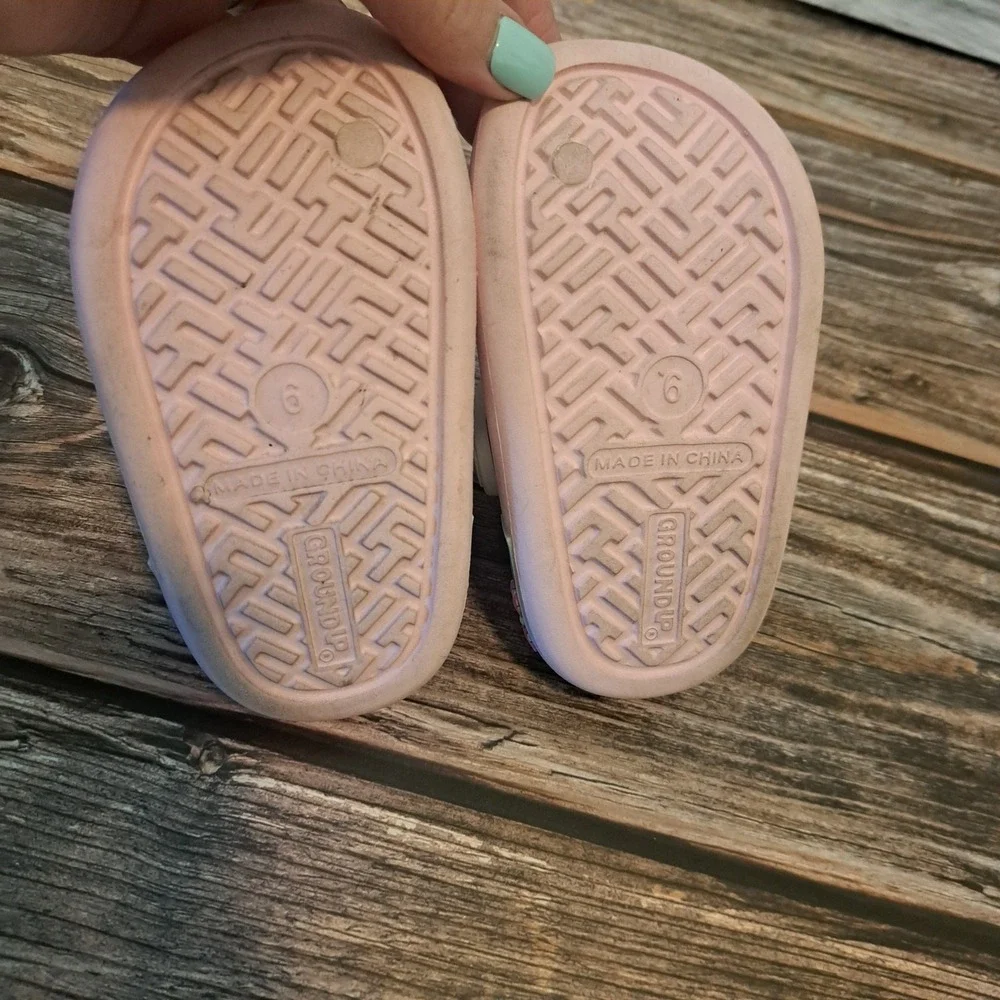 Disney Minnie Mouse Little girls size 6 slides sandals pink polka dots blie
